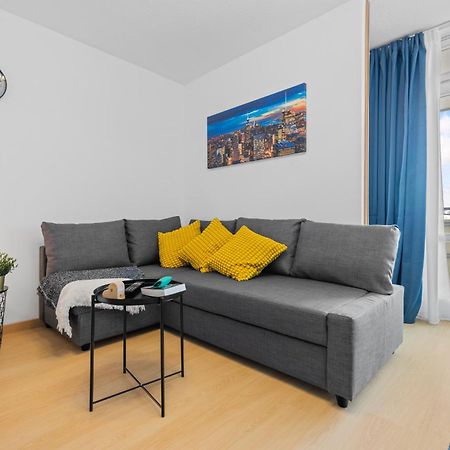 Sonniges City-Apartment Mit Suedbalkon Und Parklatz Neusass Bagian luar foto