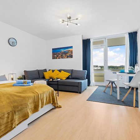 Sonniges City-Apartment Mit Suedbalkon Und Parklatz Neusass Bagian luar foto