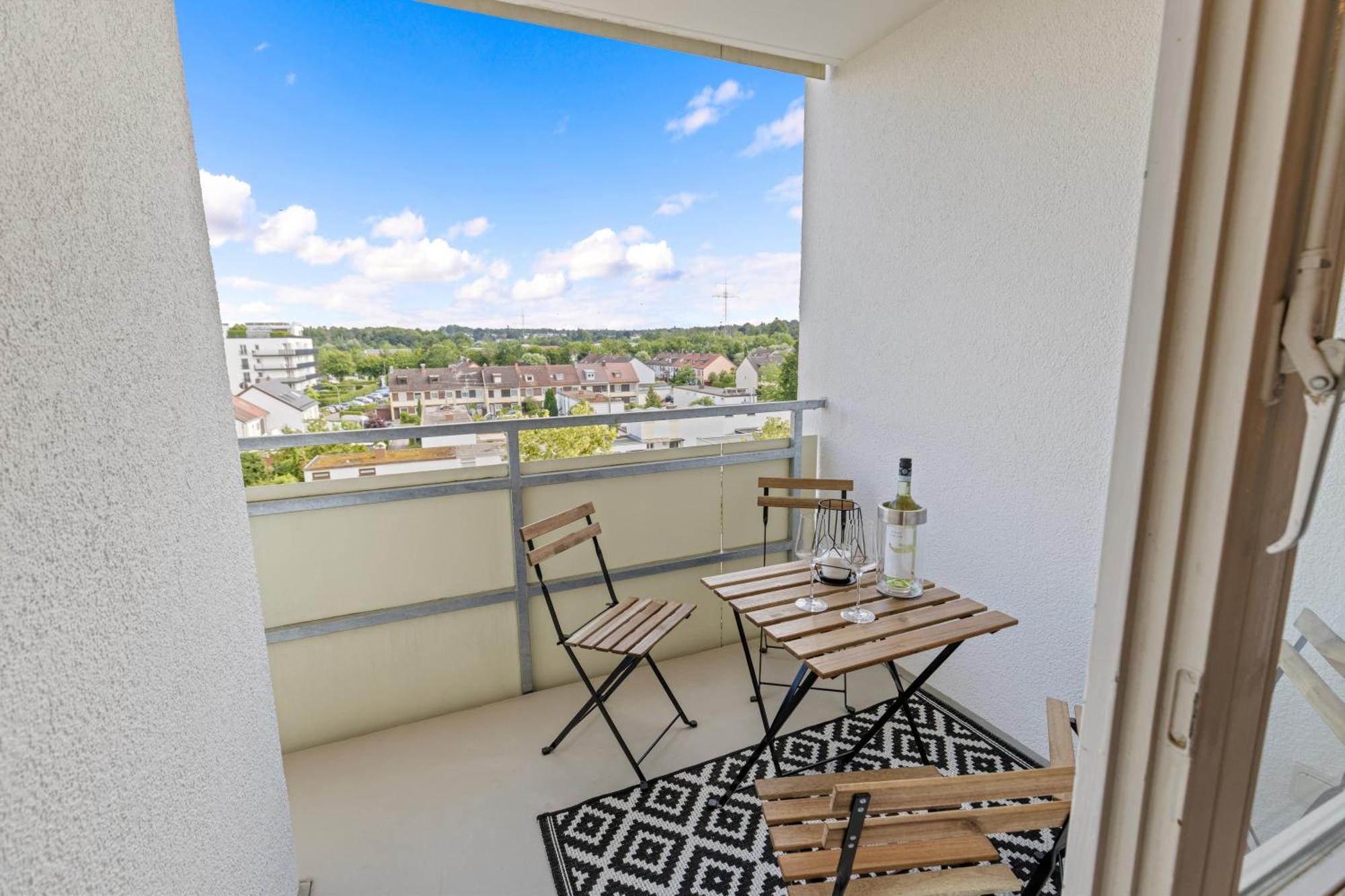 Sonniges City-Apartment Mit Suedbalkon Und Parklatz Neusass Bagian luar foto