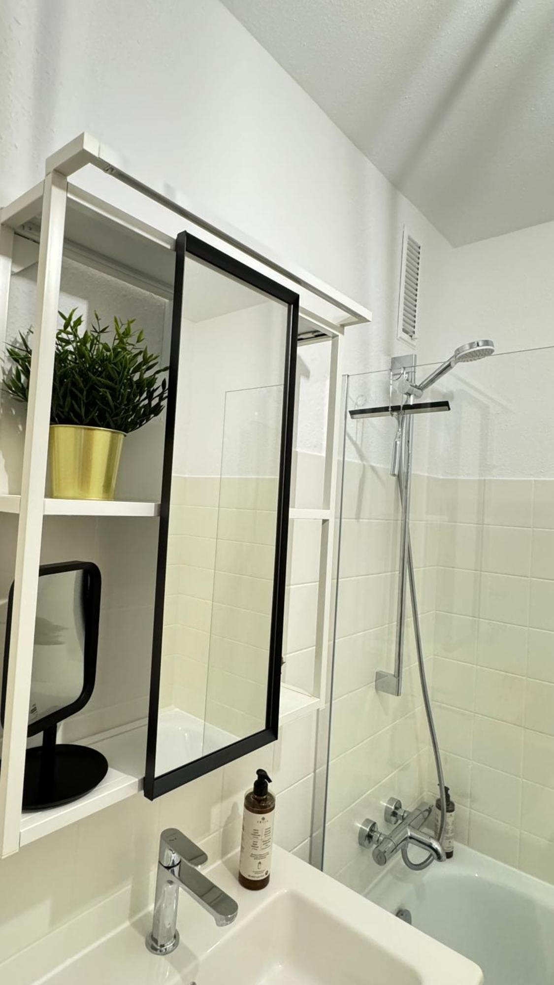 Sonniges City-Apartment Mit Suedbalkon Und Parklatz Neusass Bagian luar foto